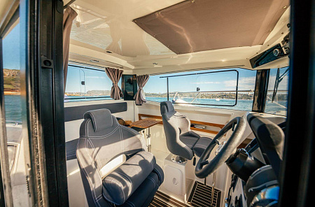 Катер Parker 800 Pilothouse